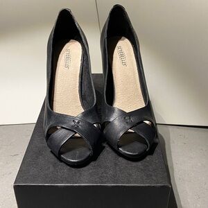 Seychelles Elegant Black Peep-Toe Heels